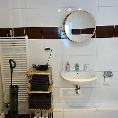 Naehe Bahnhof 9 Min Hannover Zentrum Check In Bis 0 Uhr - Self Check In! Apartment